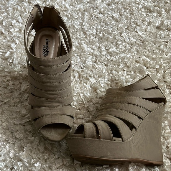 Charlotte Russe size 8 suede Taupe colored platform sandals - Picture 1 of 4